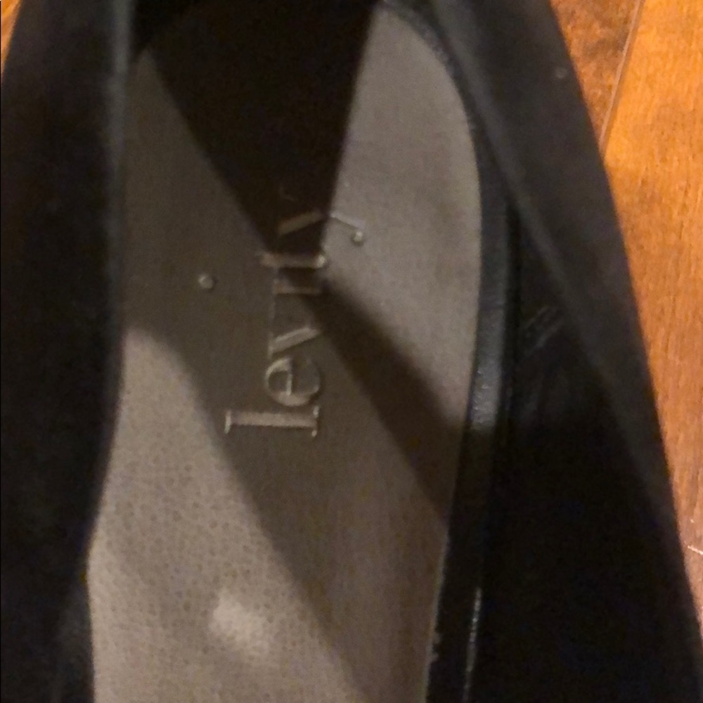 Shoes - Picture 6 of 7